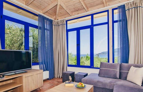 Porto Koukla Villa | Beautiful private villa for 6 guests with A/C, private pool, TV and parking