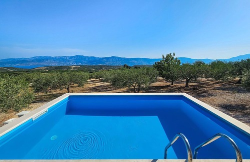 Praznica House | Beautiful private villa for 5 guests with WIFI, private pool, A/C, TV, terrace and panoramic view