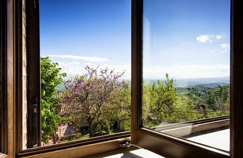 Montalcino Villa | Beautiful private villa for 6 people with hot tub, A/C, WIFI, TV, patio and panoramic view