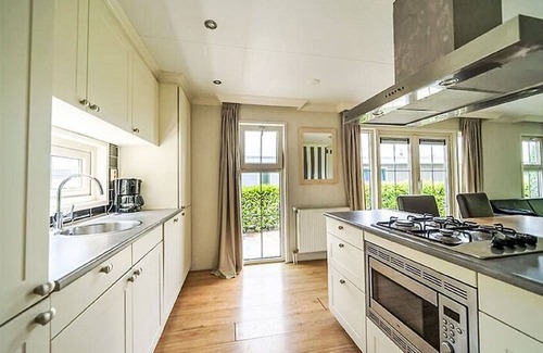 Dordtse Biesbosch House | Beautiful private villa for 4 people with WIFI, pool, TV and terrace