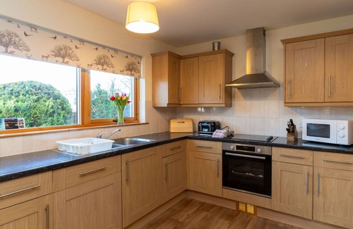 Aviemore Villa | Beautiful private villa for 14 guests with WIFI, hot tub, TV, patio and pets allowed