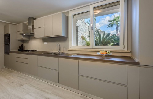 Querceta Villa | Beautiful private villa for 10 guests with WIFI, A/C, private pool and TV, close to Forte Dei Ma.