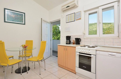 Labin House | Beautiful private villa for 7 people with private pool, A/C, WIFI, TV, terrace and pets allowed
