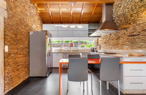 Caminha Villa | Beautiful private villa for 6 guests with WIFI, A/C, TV and patio