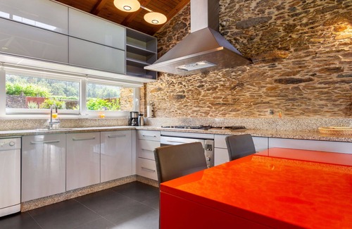 Caminha Villa | Beautiful private villa for 6 guests with WIFI, A/C, TV and patio
