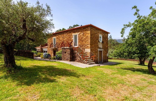 Caminha Villa | Beautiful private villa for 6 guests with WIFI, A/C, TV and patio