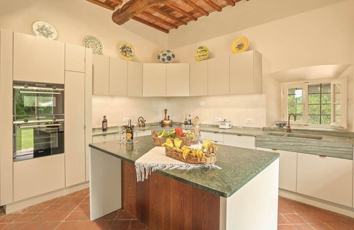 Palaia Villa | Beautiful private villa for 14 people with WIFI, A/C, private pool, TV, patio and panoramic view