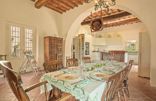 Palaia Villa | Beautiful private villa for 14 people with WIFI, A/C, private pool, TV, patio and panoramic view