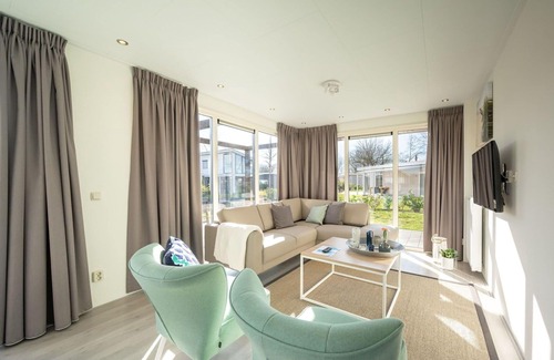 Susteren House | Beautiful private villa for 10 people with pool, WIFI, TV and terrace