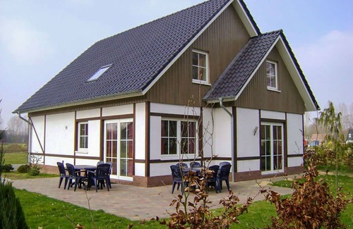 Susteren House | Beautiful private villa for 14 guests with WIFI, pool, TV and terrace