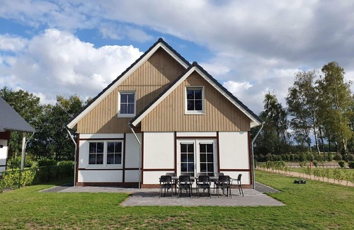 Susteren House | Beautiful private villa for 14 guests with WIFI, pool, TV and terrace