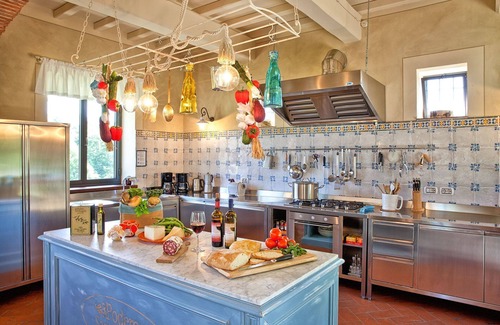 Porrena Villa | Beautiful private villa with private pool, WIFI, TV, patio, pets allowed and panoramic view
