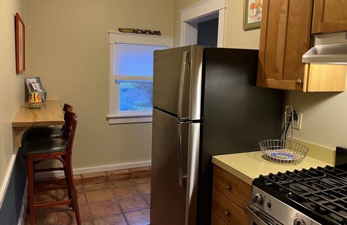Fifth Ward Apartment | Beautiful Property, well maintained, near mansions & beach, private kitchen