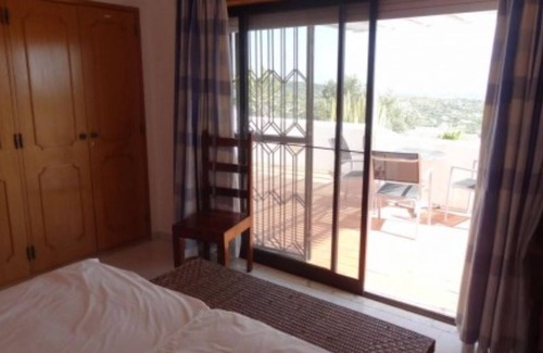 Quinta das Raposeiras Villa | Beautiful and large villa, heated swimming pool, garden, views towards the sea and the hills