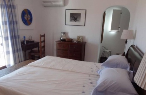Quinta das Raposeiras Villa | Beautiful and large villa, heated swimming pool, garden, views towards the sea and the hills