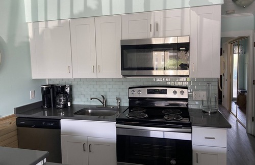 Folly Field Villa | BEAUTIFUL REMODELED VILLA JUST STEPS TO THE OCEAN