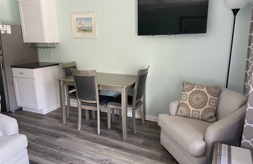 Folly Field Villa | BEAUTIFUL REMODELED VILLA JUST STEPS TO THE OCEAN
