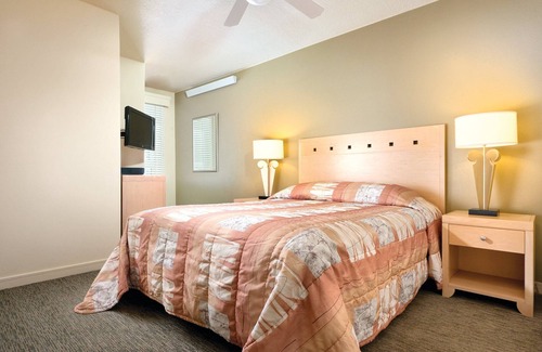Seaside Gilbert District Resort | Beautiful resort in the heart of it all!