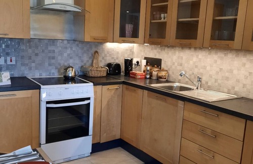 Cahir Apartment | Beautiful Rural Ground Floor Flat with Waterfront View