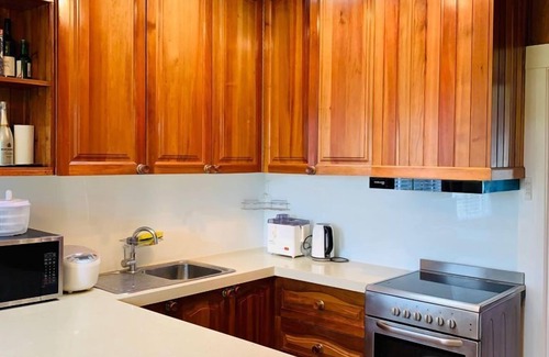 Glenorchy House | Beautiful scenery in Glenorchy with mountain and water view