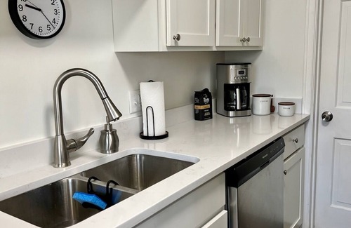 Lake Bluff Apartment | Beautiful self contained apartment downtown Lake Bluff