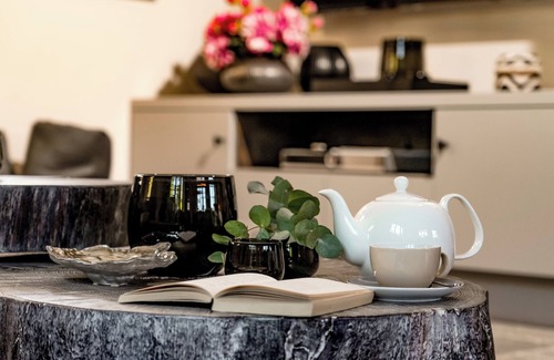 Großmorsum House | Beautiful semi-detached house under thatch with single house character! High quality