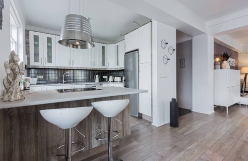 City Center Apartment | Beautiful, spacious apartment & central location - no car needed