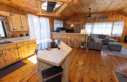 Old Lyme Apartment | Beautiful Spacious Studio in a Beach Community