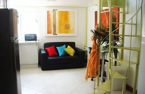 Centro Apartment | Beautiful Studio Steps from the Cinelandia Metro and VLT, WiFi, Air Cond, TV, etc.