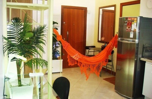 Centro Apartment | Beautiful Studio Steps from the Cinelandia Metro and VLT, WiFi, Air Cond, TV, etc.