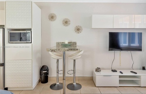 Sunny Isles Beach Apartment | Beautiful studio on collins on sinny isles beachfront