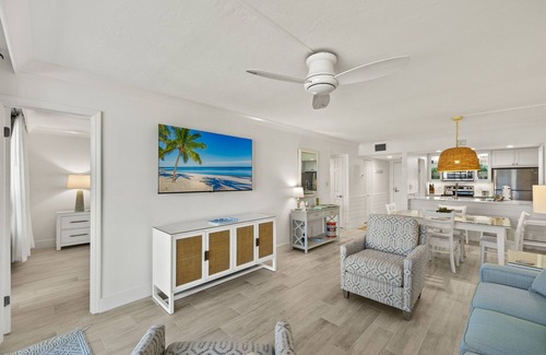 Sanibel Condo | Beautiful Sundial Condo steps to beach and great value!