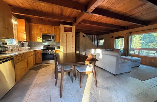Pla-Vada Woodlands Cabin | Beautiful Tahoe Cabin: Lakes, Rivers & Trails