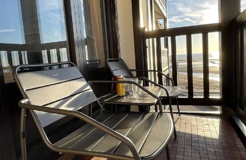 Blonville-sur-Mer Apartment | Beautiful three room apartment on the beach, superb view