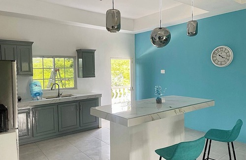 Spur Tree House | Beautiful Top Apartment in St. Elizabeth, Jamaica with an amazing Mountain View!