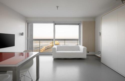 Blankenberge Apartment | Beautiful Top Floor Seaview Studio Apartment B'berge-Bruges