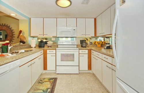 Myrtle Beach Condo | Beautiful TowerSouth 2BR/2BA beach condo w/Beach Locker! Large Patio w/views!