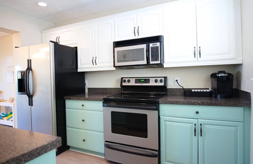 Indian Shores House | Beautiful Townhome Steps from Beach