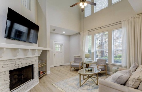 Alden Bridge House | Beautiful Townhome in The Woodlands