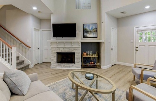 Alden Bridge House | Beautiful Townhome in The Woodlands