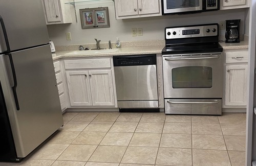 Oxford House | Beautiful Townhome in Gated Community 1 mile from Ole Miss