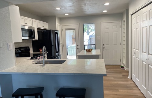 Nassau Bay House | Beautiful Townhome near NASA front gate