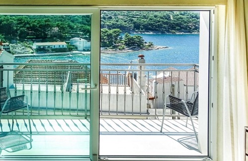 Povlja Villa | Beautiful Traditional Dalmatian Stone Villa, Private Pool & Sea View, just 200 meters to the Beach!