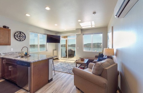 Valley House | Beautiful Triplex Unit With Spectacular Lake View!