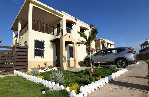 Portmore House | Beautiful Tropical Home
