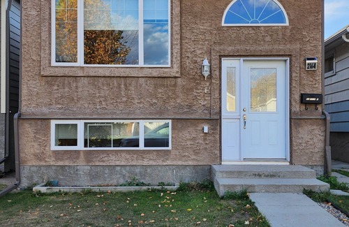 Regina House | Beautiful updated home centrally located, close to General Hospital