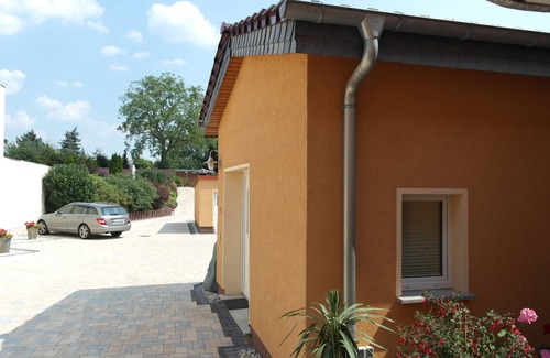 Radebeul House | Beautiful vacation home in the immediate vicinity of v. Altkötzschenbroda, parking space at the house