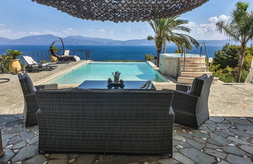 Theologos Apartment | Beautiful view of the sea and the mountains