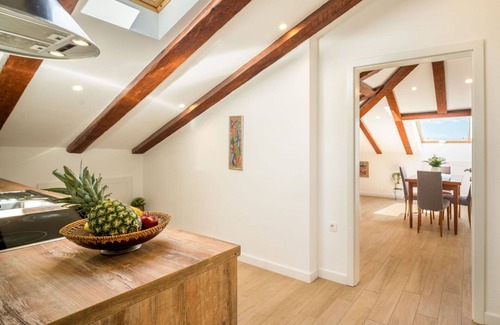 Volosko Villa | Beautiful villa for 4 people with WIFI, A/C, TV and terrace