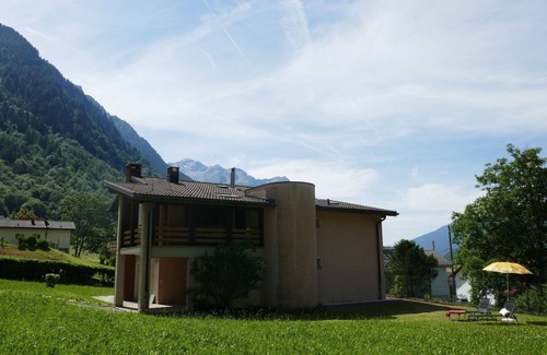 Blenio House | Beautiful villa for 5 guests with WIFI, TV, terrace, pets allowed and panoramic view